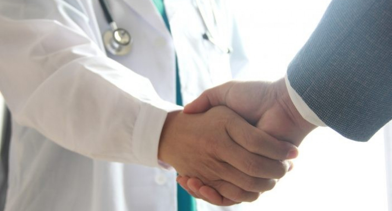 Орынбордан келген жеке минет Қыздардың қырынбаған кискасы