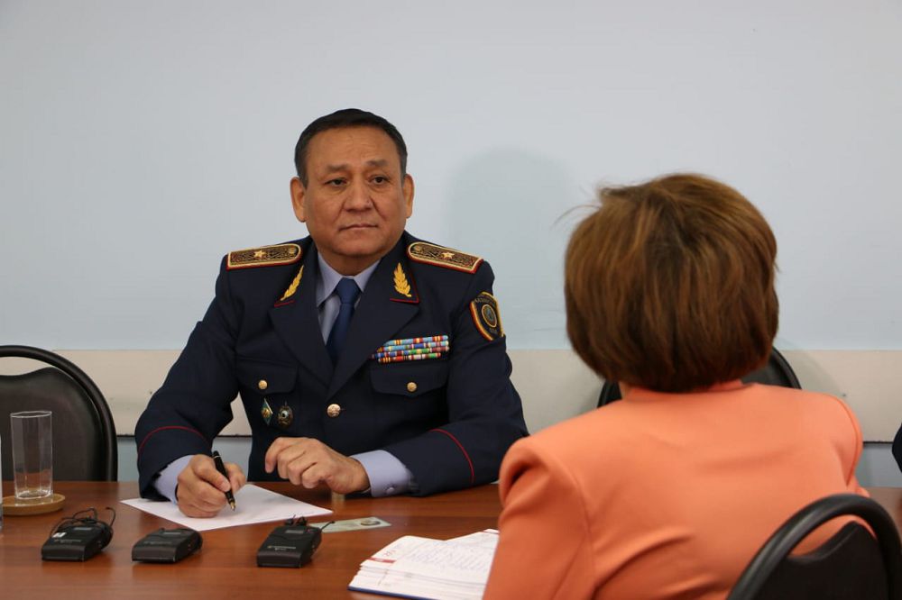 Генерал аудан халқымен кездесті