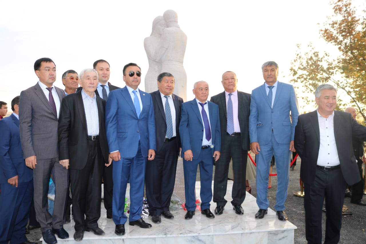 «Өмірбұлақ»: Махаббат ескерткіші ашылды