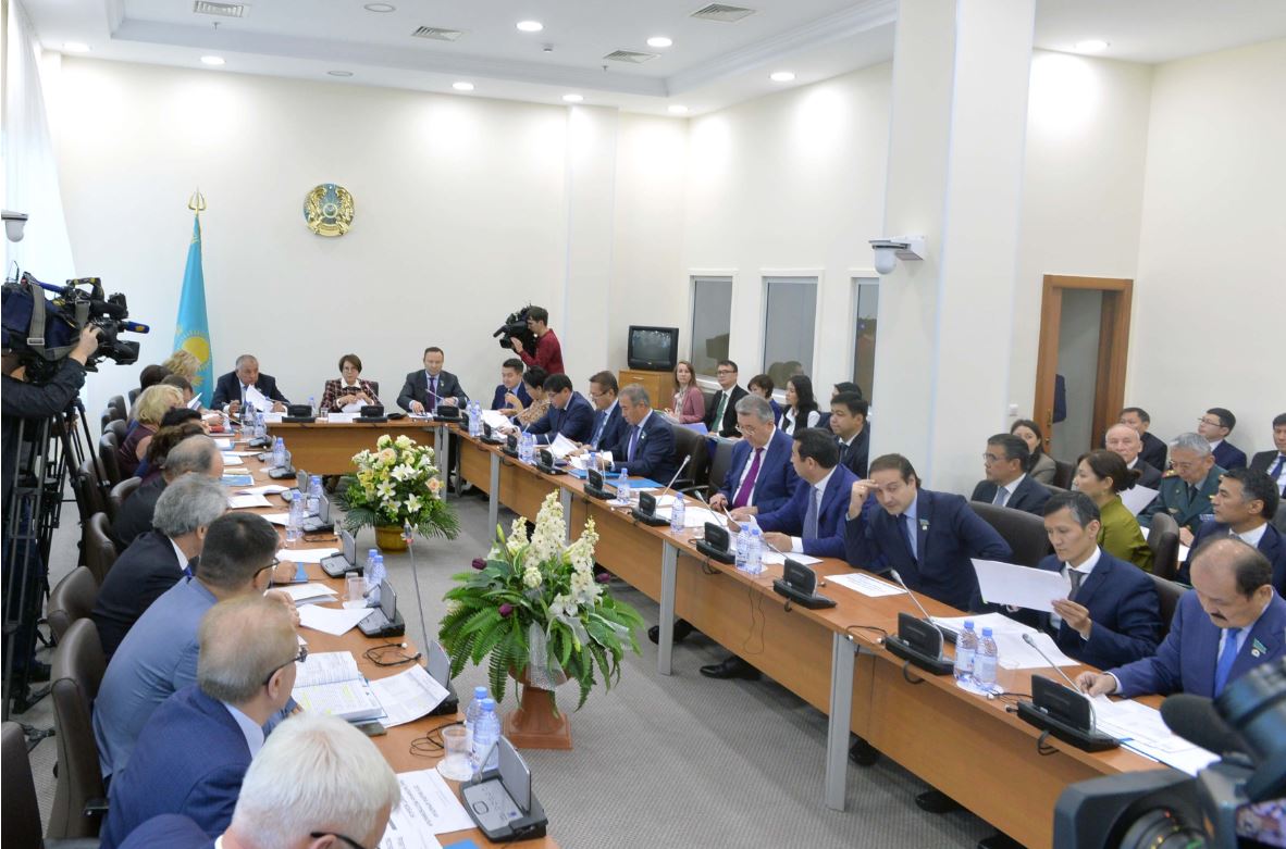 Мәжілісте еліміздің бас қаржы құжатына қатысты заң жобасының таныстырылымы өтті