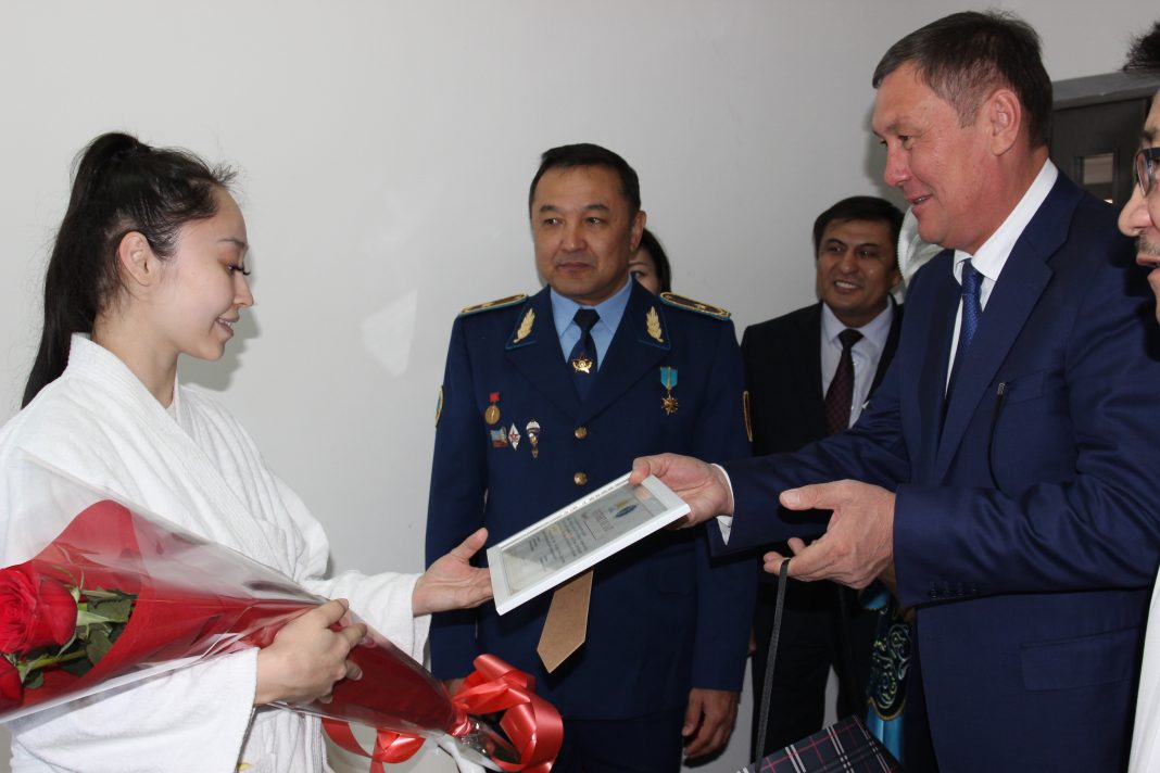 Ғарышкер қала күнінде туған нәрестелерге бата берді