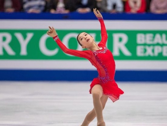 Мәнерлеп сырғанау: Элизабет Тұрсынбаева Шанхайда күміс медаль иеленді