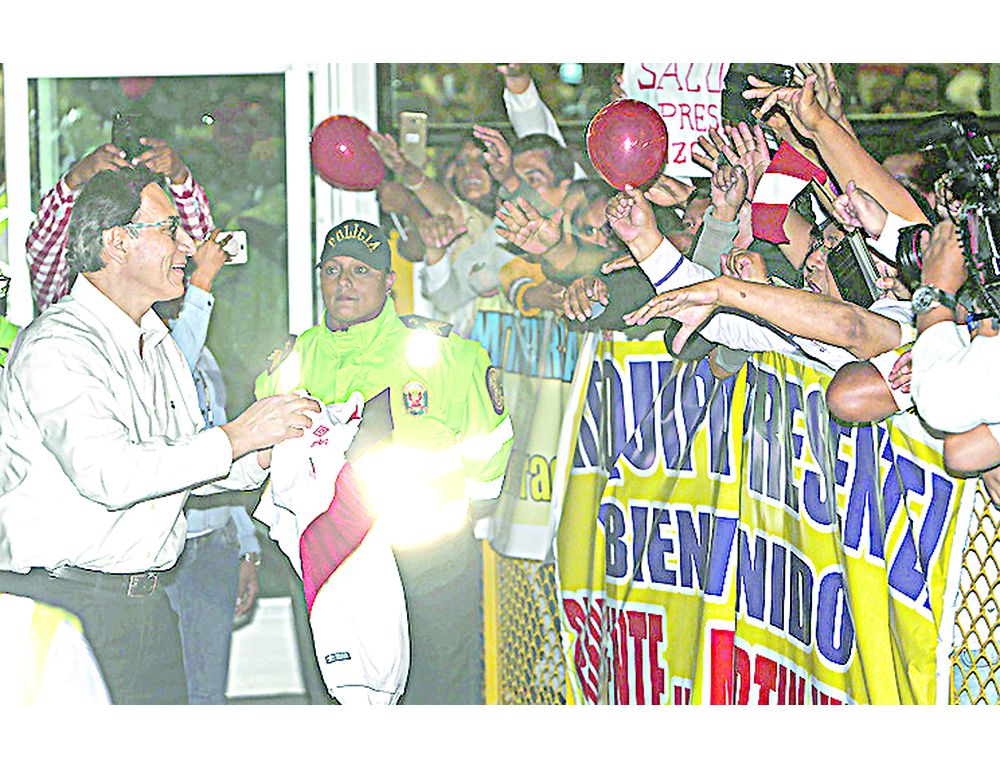 Перу халқы президентті қолдайды