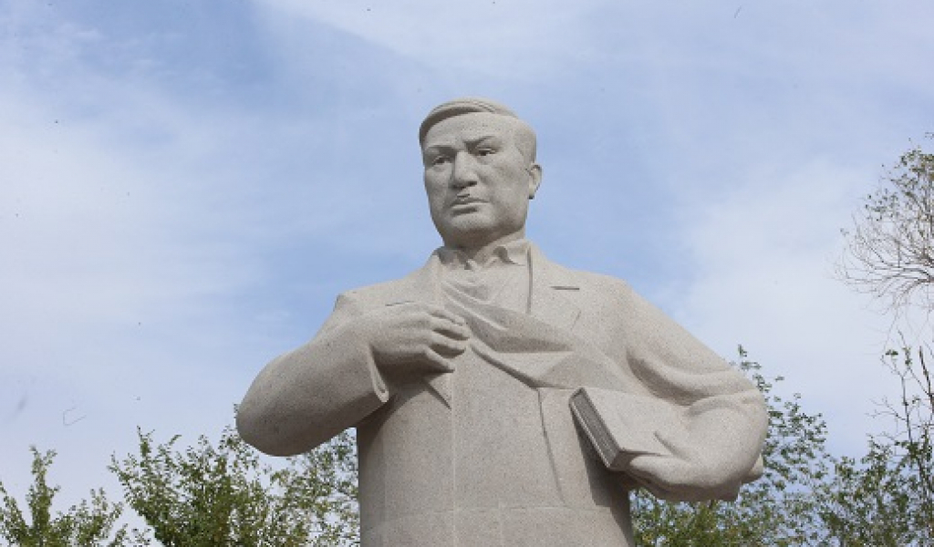 Жетісу төрінде жыр Құлагеріне ескерткіш қойылды