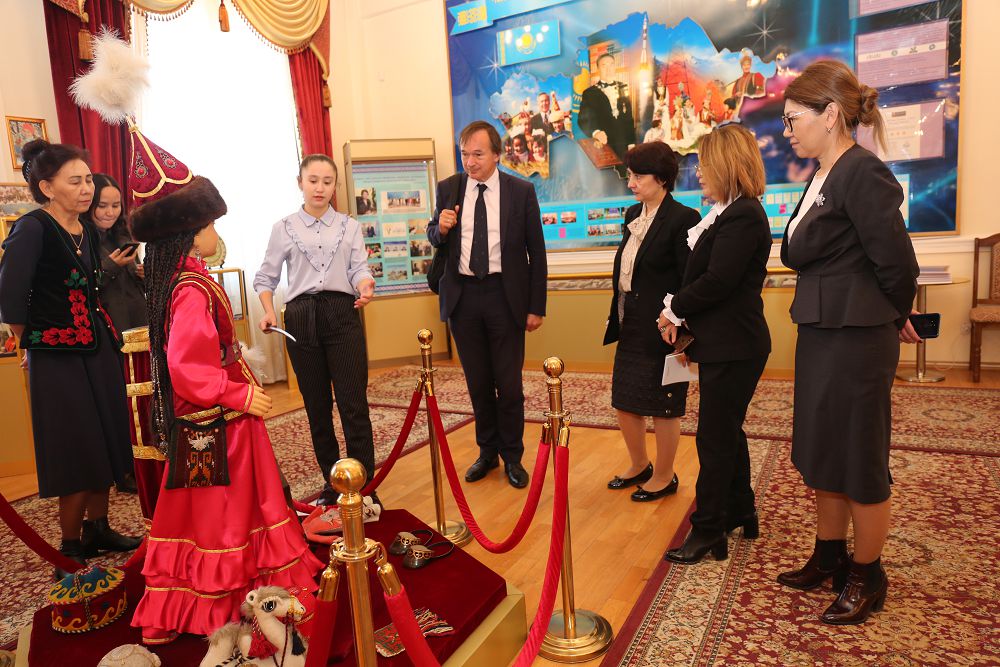 Қыздар университеті іскер әйелдер туралы онлайн-кітапхана жасақтайды