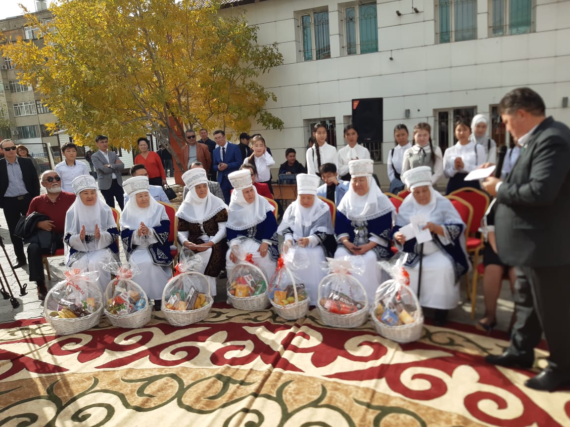 Меценат Бекзат Алтынбеков 10 ананы «Егеменге» тегін жаздырды