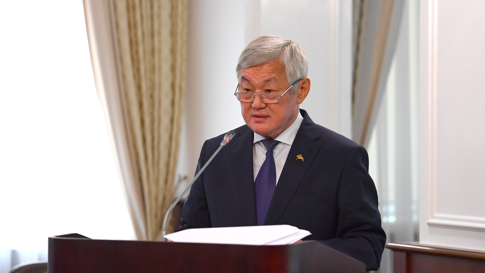 «Қаражат бар, нәтиже жоқ» — Б.Сапарбаев «Еңбек» бағдарламасының орындалуын сынға алды