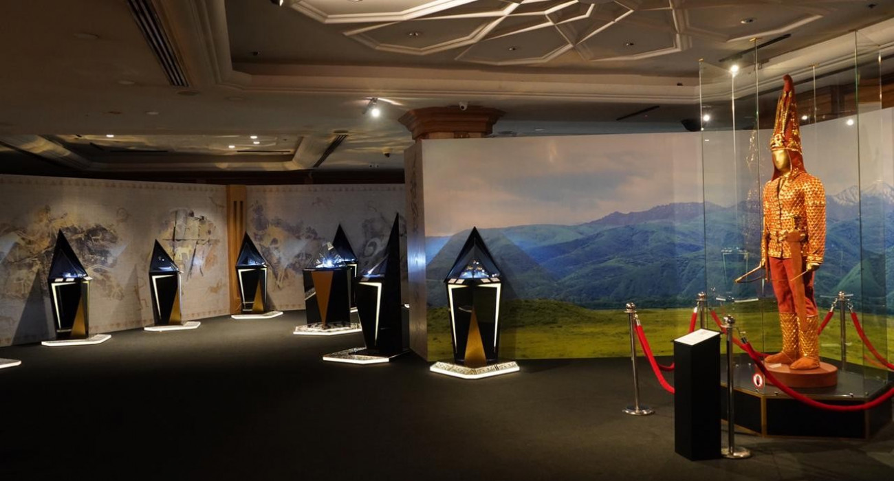 Жыныс мүшесін қысып жатқан қыздың анимациясы