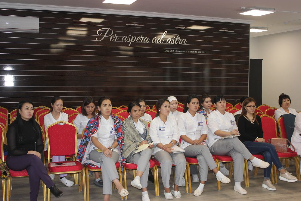 Тағамтану академиясының өкілі жекеменшік емханаларда семинар өткізді