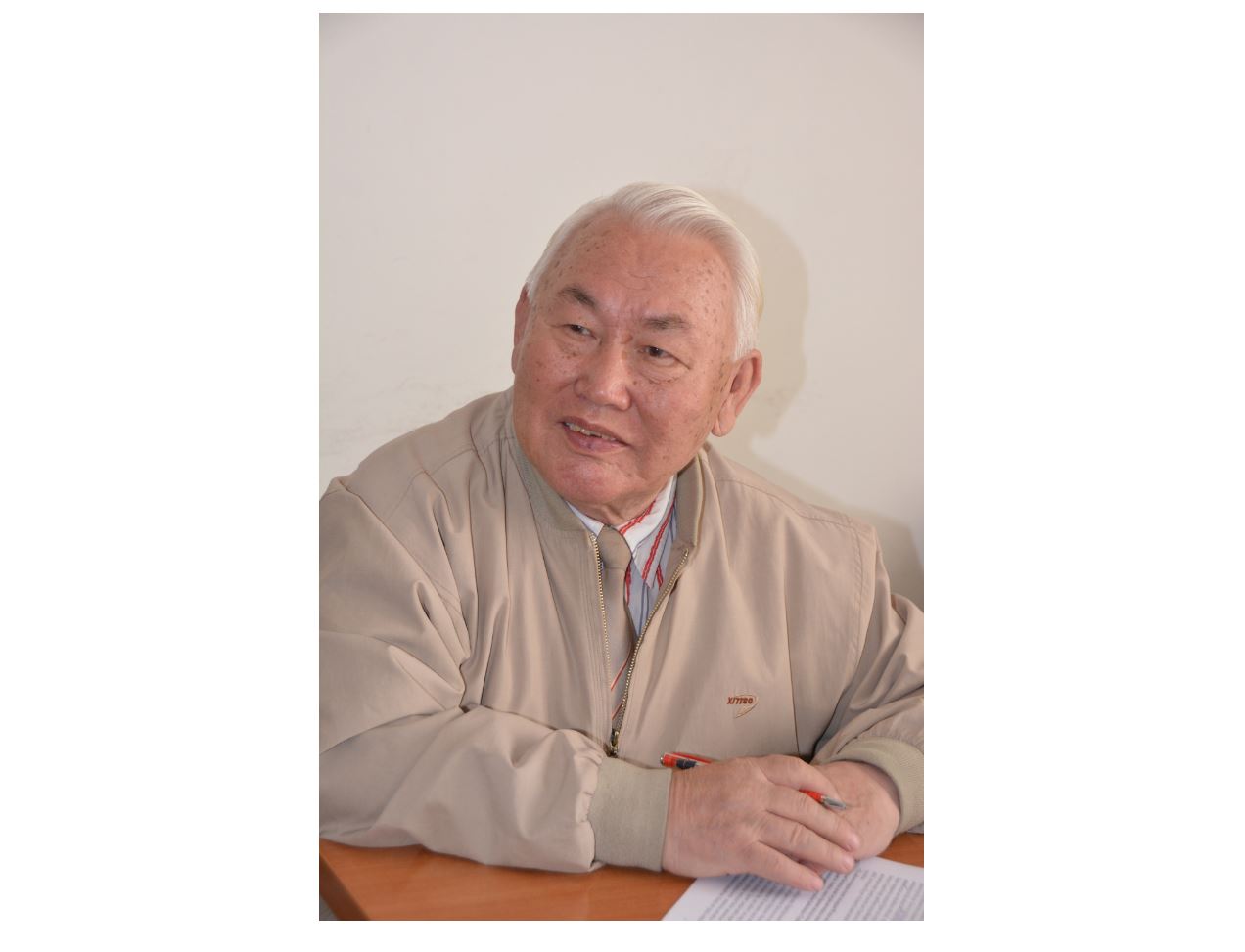 Бойда барды  көзге ұрып, жалтырамаған...