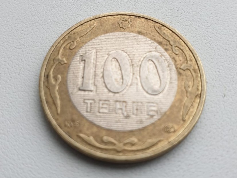 Атыраулық дәрігерлер өңешіне 100 теңге тұрып қалған баланы аман алып қалды