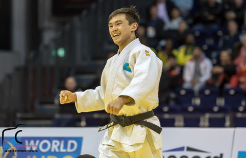 Балуандар Осакада омақасты