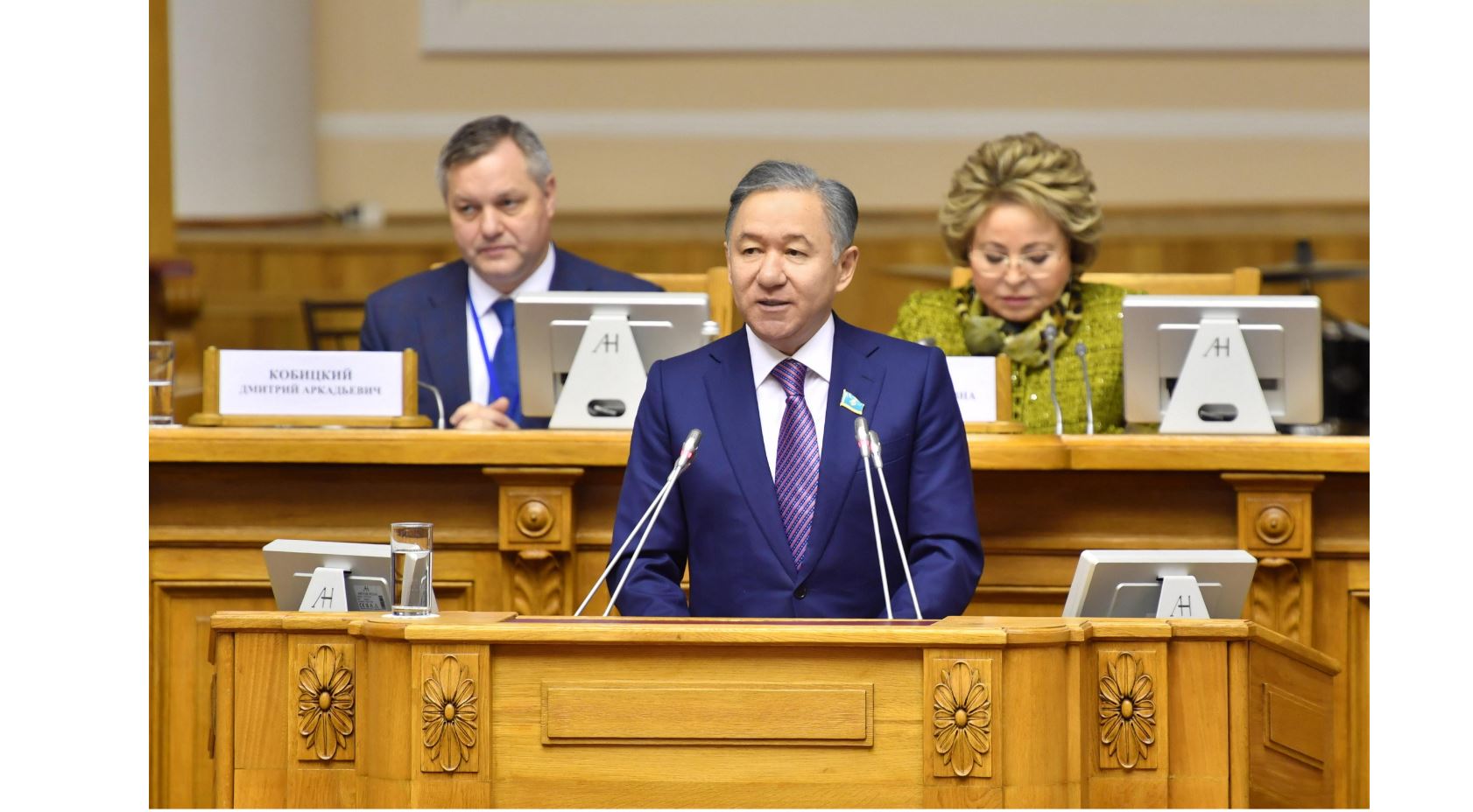 Парламентшілердің басқосуына қатысты