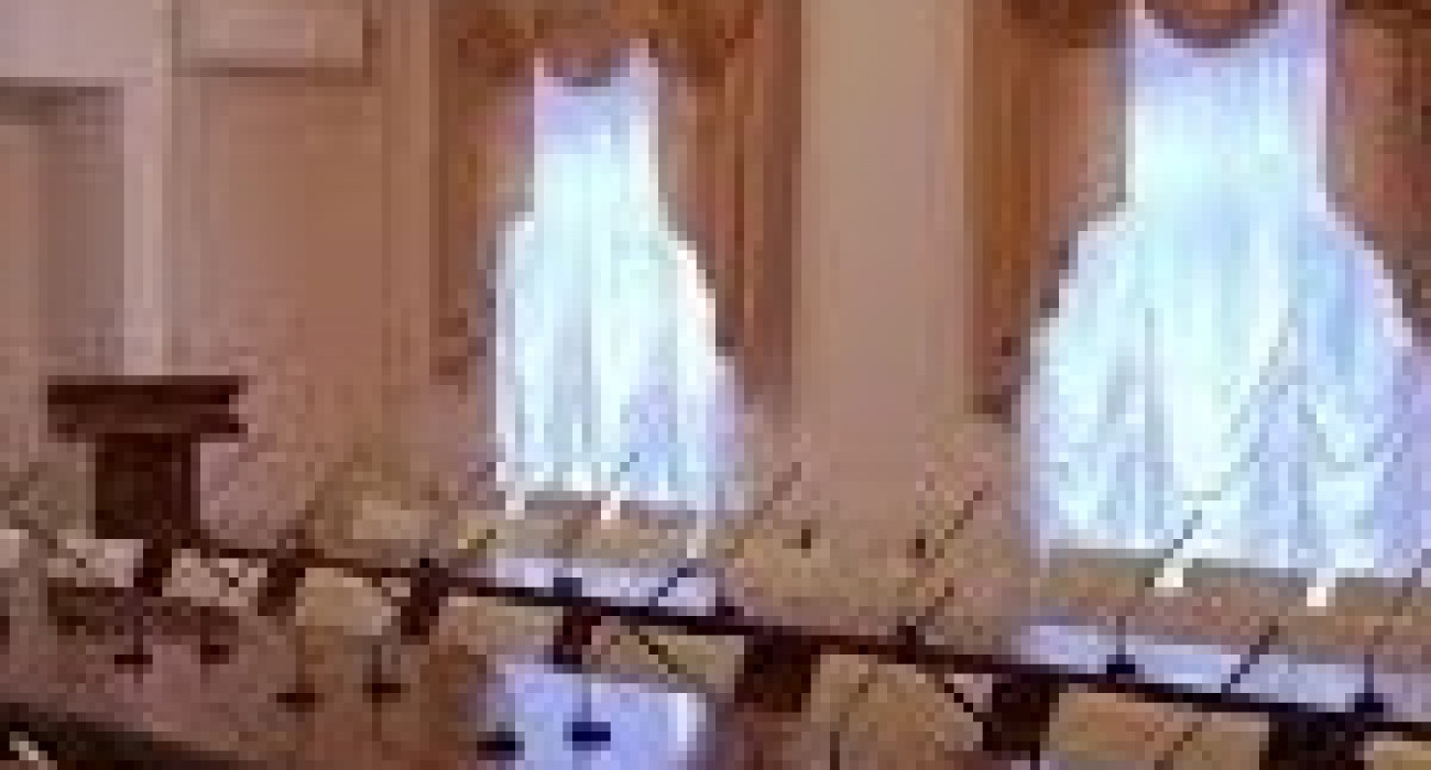 Тар белді және кең жамбасты қыздардың эротикалық фотосуреттері Цирктегі жалаңаш қыздар видеосы