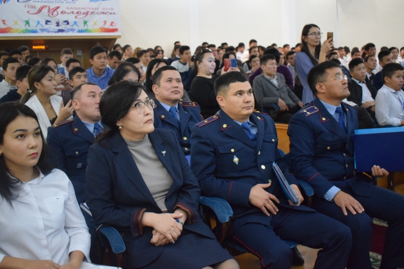 Ақтауда полицейлер студенттермен кездесті