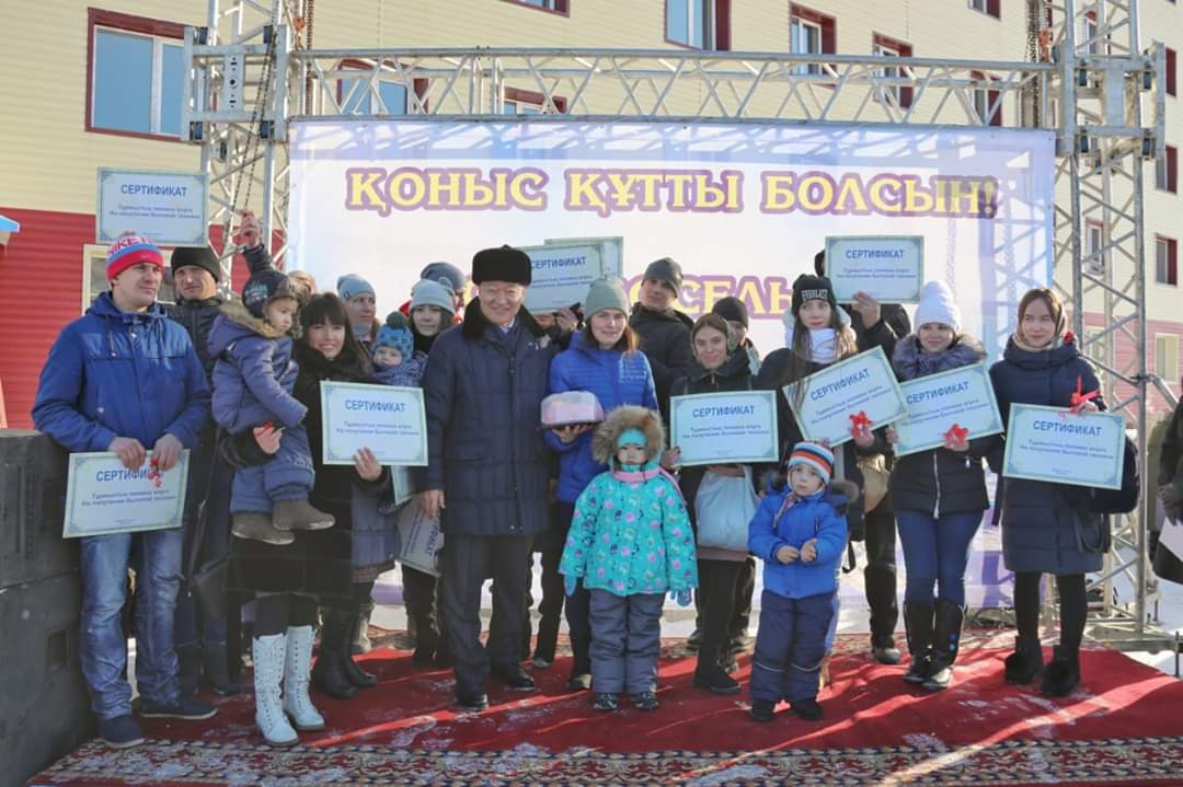 Өскеменде 20 жасқа баспана кілті берілді