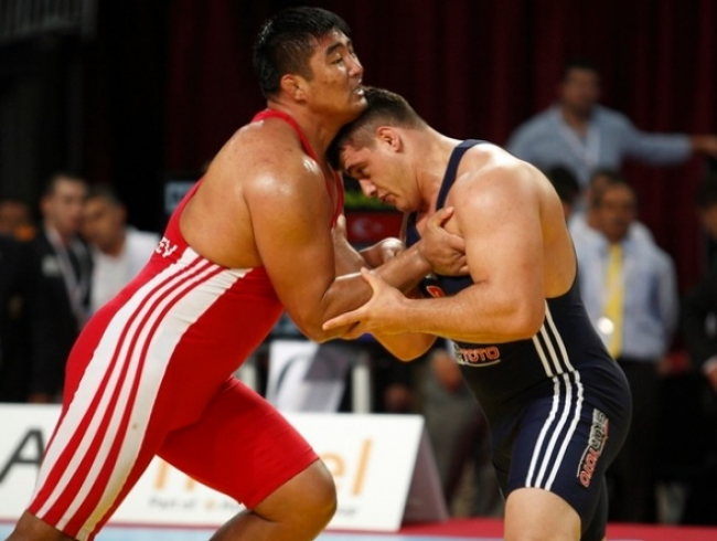 Күрес: Қос балуанымыз Мәскеуде күш сынасады