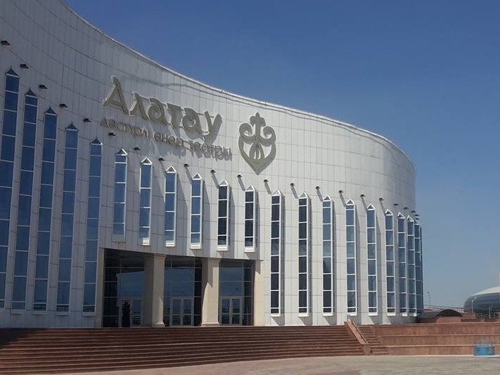 «Алатау» театры Тұңғыш Президент күніне тарту жасады