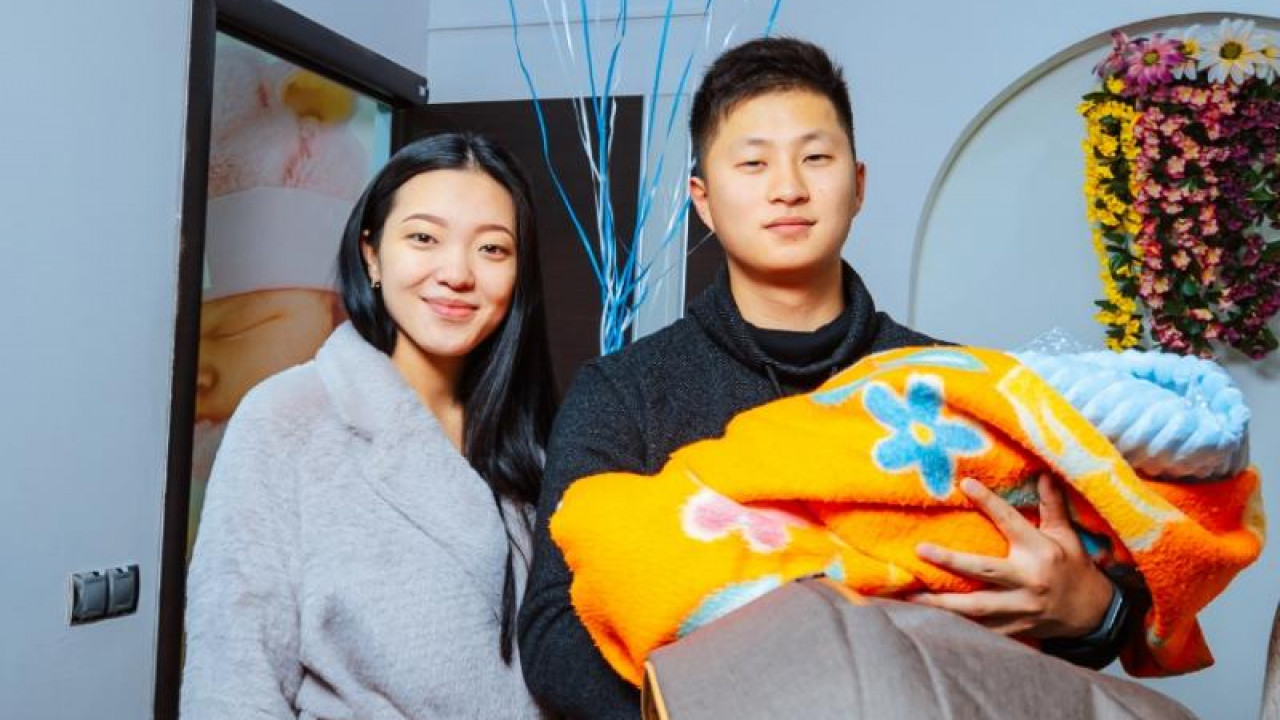 «Құтыдан шыққан бала» ана болды