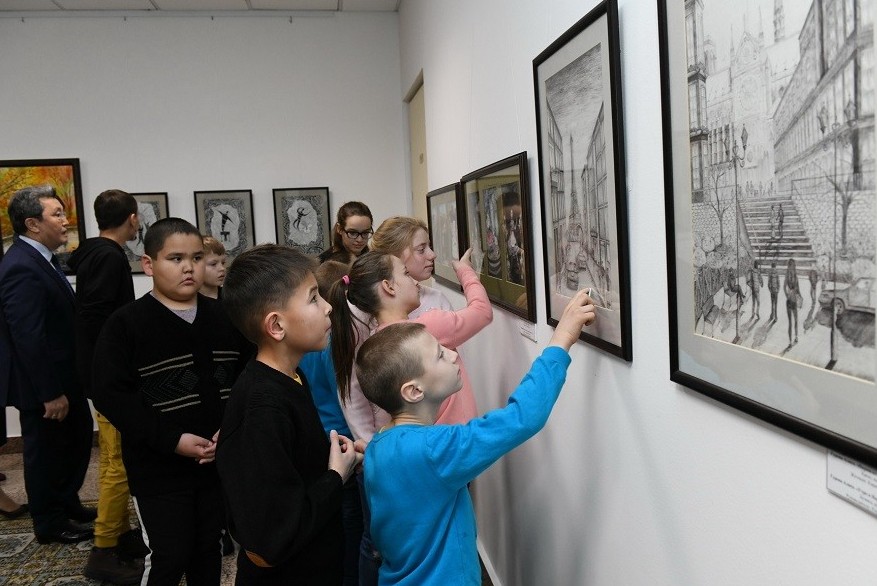 Елбасы кітапханасы суретші балаларды марапаттады