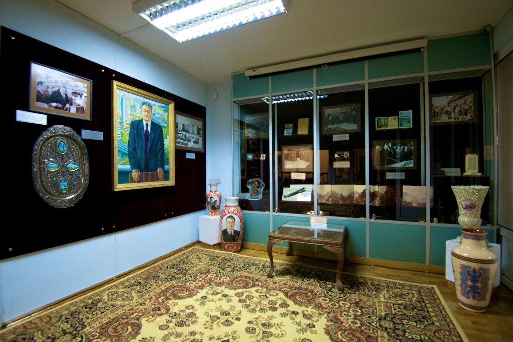 Қонаев музей-үйі мұрағатында 5 мыңнан астам кітап сақталған