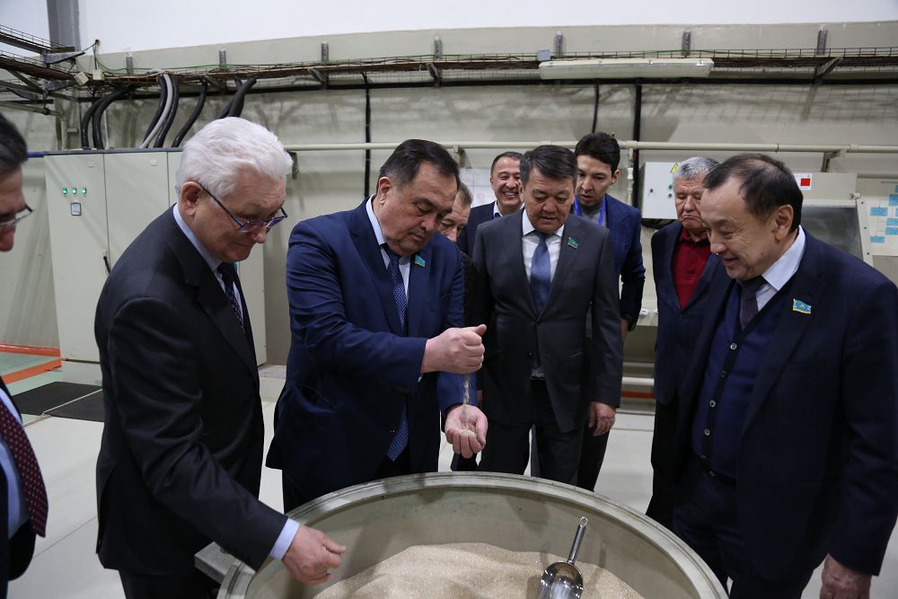 Сенаторлар аффинаж зауытының қызметімен танысты