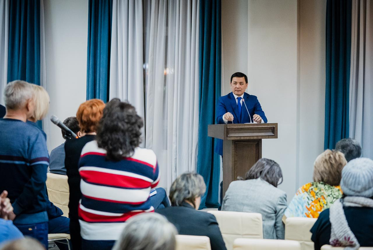 Алтай Көлгінов Сарыарқа ауданының тұрғындарымен кездесті