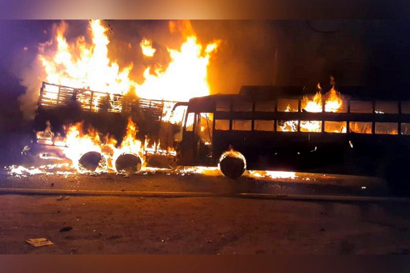 Үндістанда автобус пен жүк көлігі соқтығысып, 20 адам қаза тапты