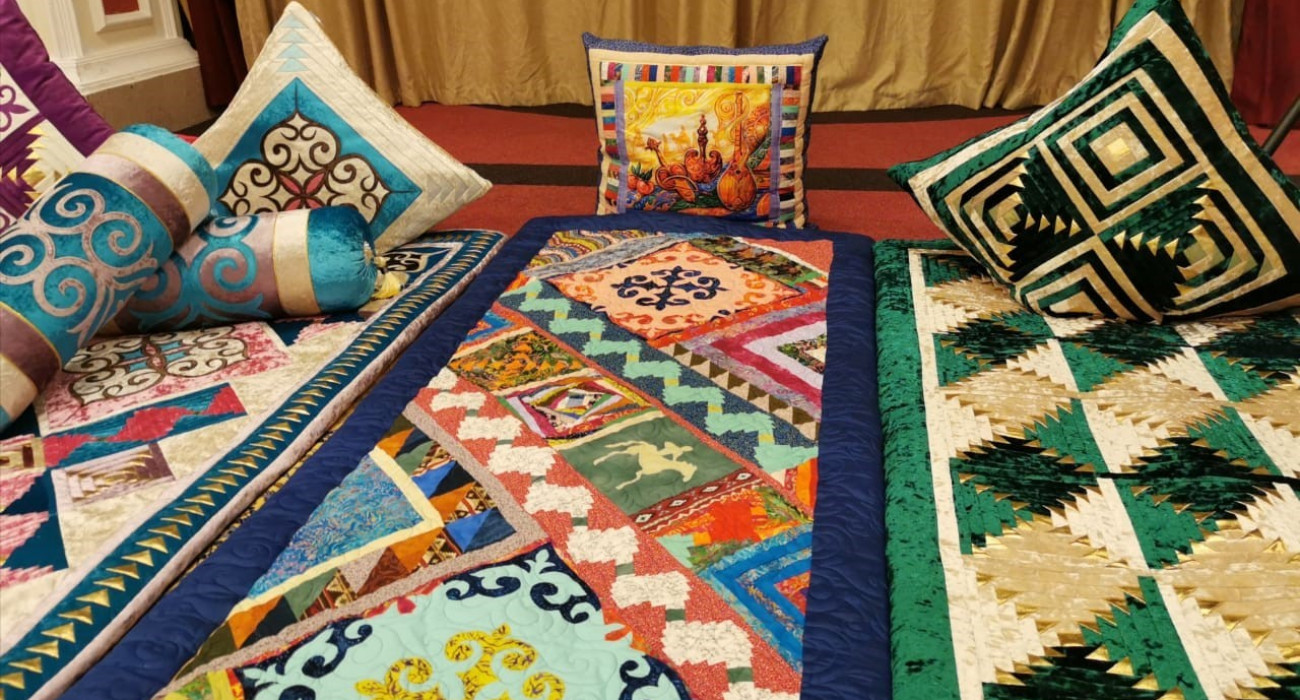 Көше қыздары