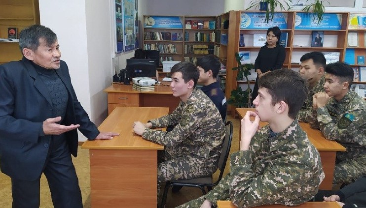 Семейде студенттер «Алтын Орда» фильмін тамашалады