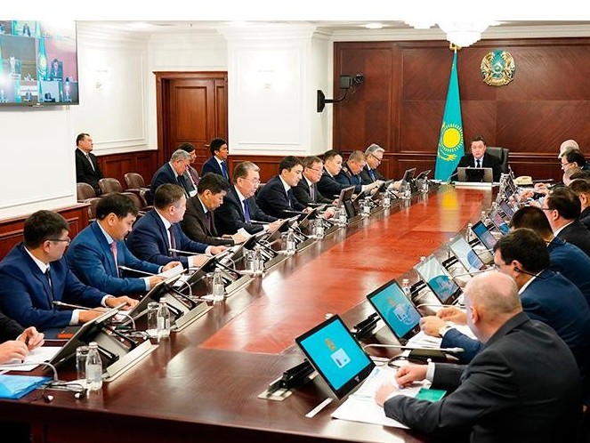 Үкімет басшысы ірі автожол жобаларын биыл аяқтауды тапсырды