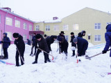 «Ақылтай» балабақшасының айналасы қалың қардан аршылды