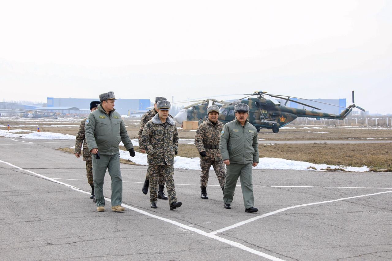 Қорғаныс министрі Талдықорған және Алматы гарнизондарына жұмыс сапарымен барды