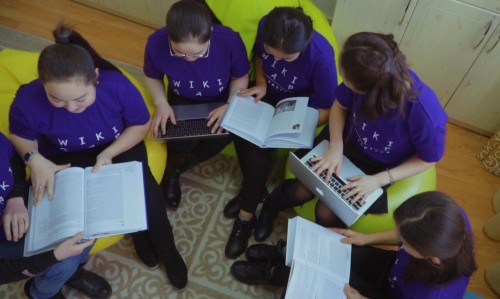 Жетістікке жеткен жандарды дәріптейді