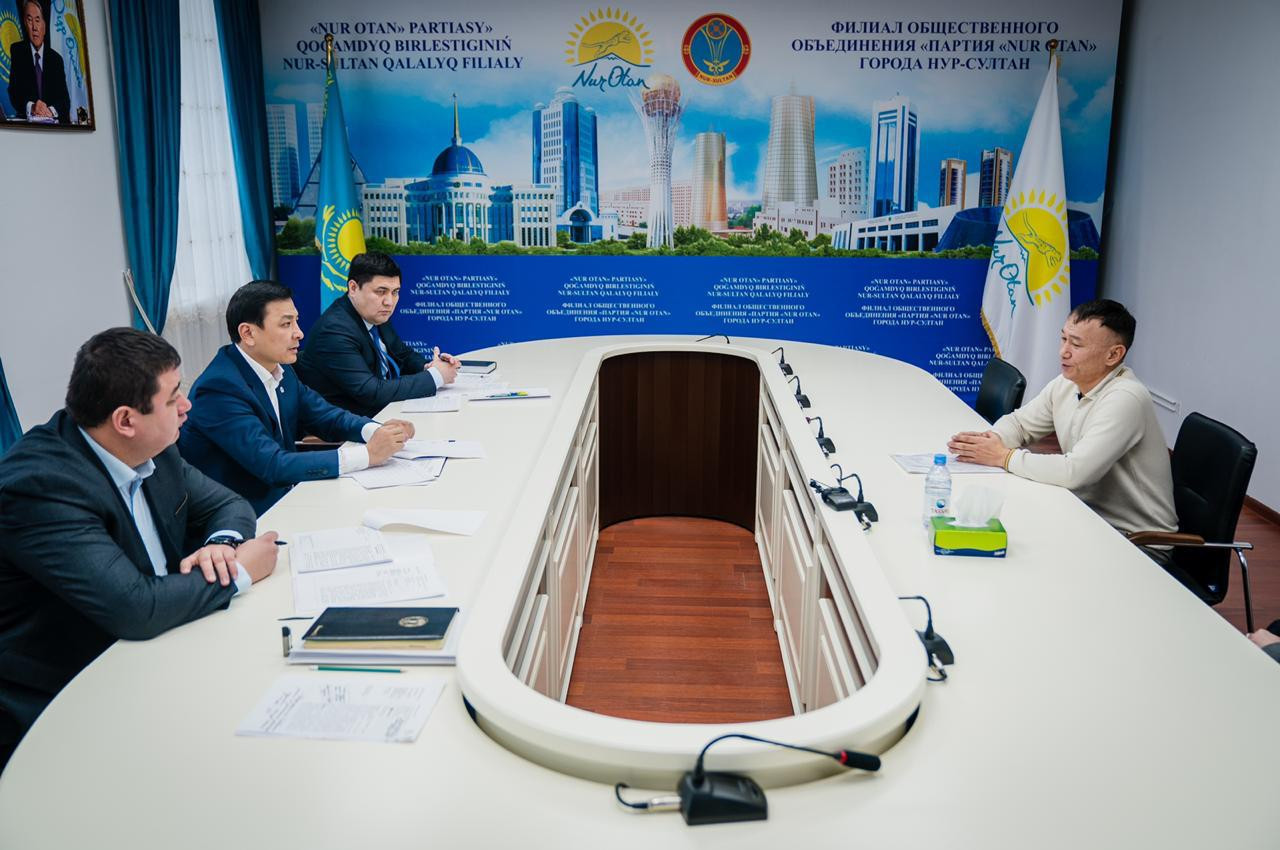 Алтай Көлгінов Nur Otan филиалында азаматтармен кездесті