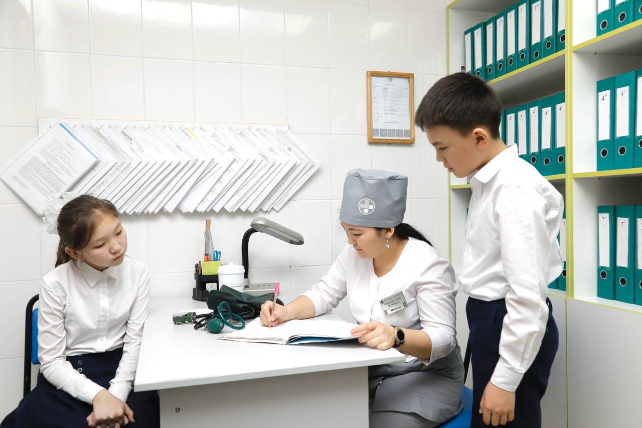 Шымкент қаласындағы мектептерде медициналық кабинеттер жаңартылуда