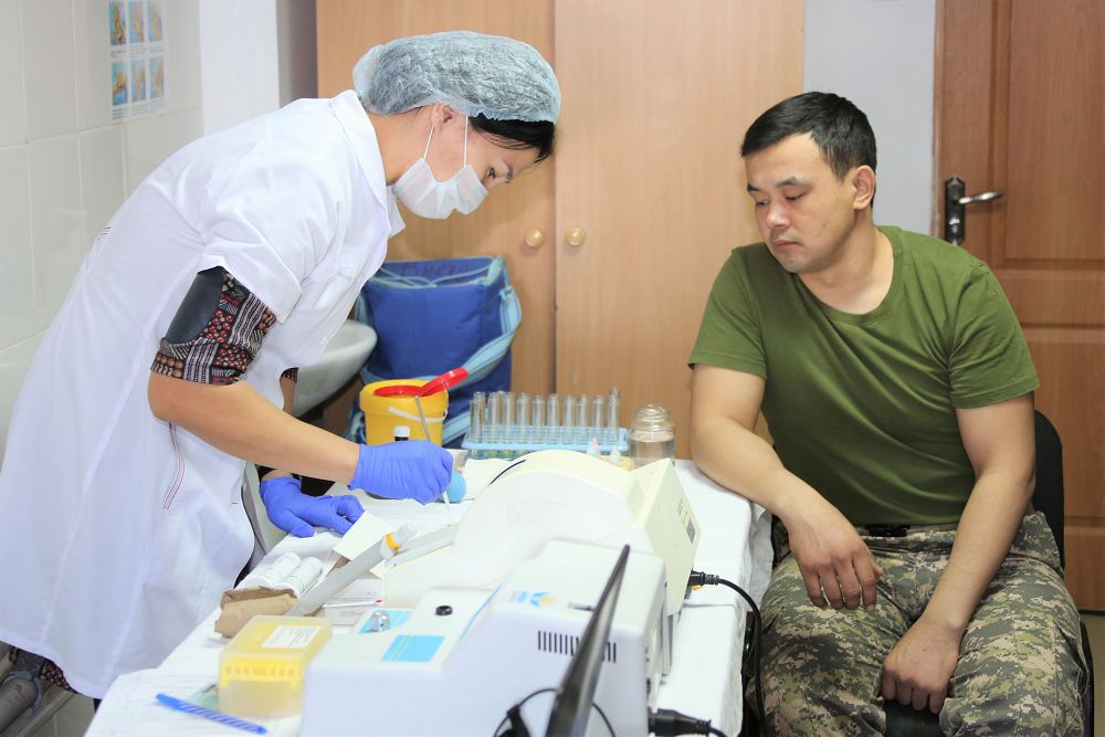 Атырауда әскери қызметшілер 50 литрге жуық қан тапсырды