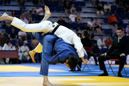 Әлем кубогындағы алғашқы алтын