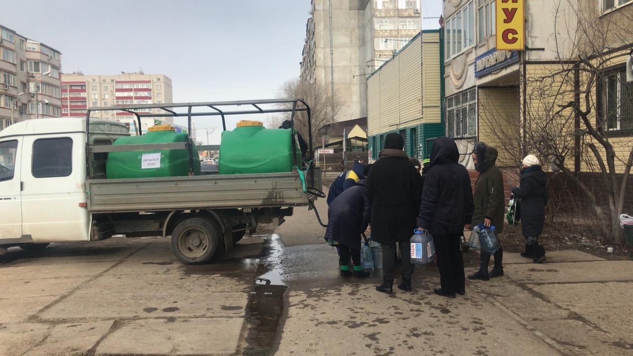 Оралда тағы да кәріз құбыры жарылды