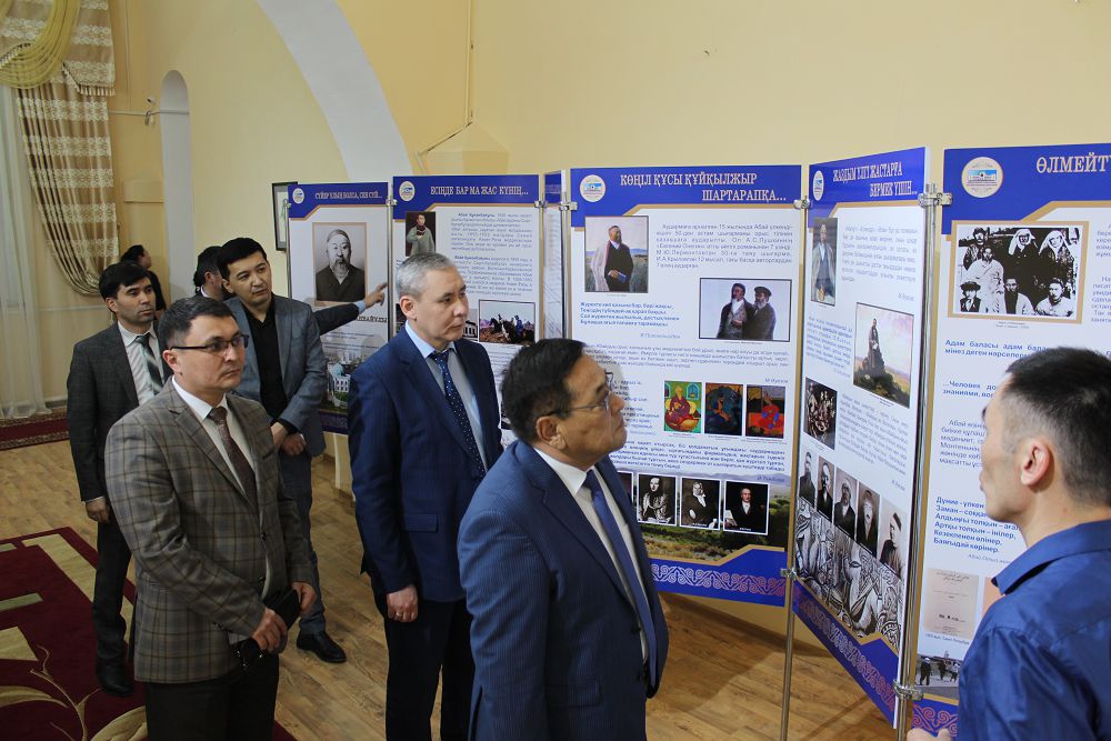 Көшпелі көрмемен танысты