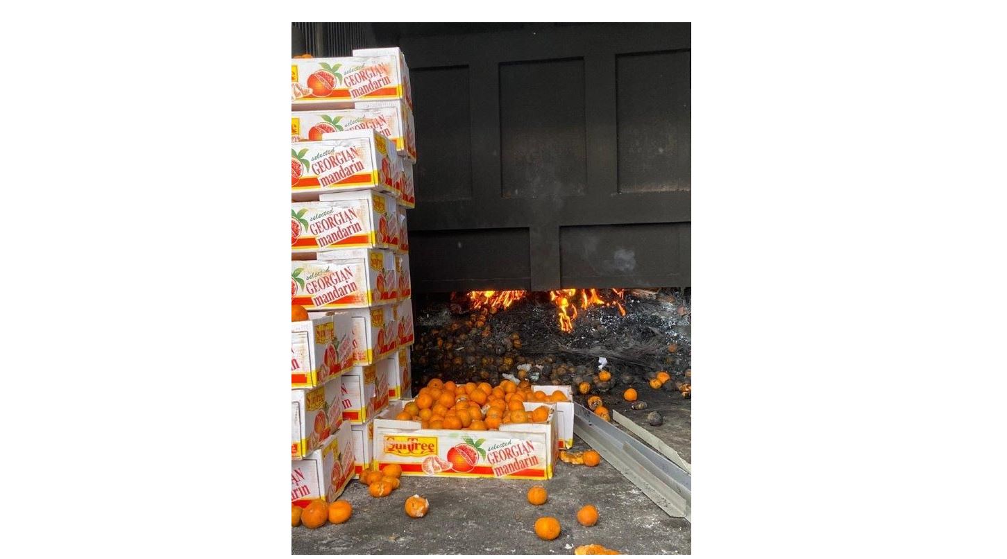 Грузиядан келген бір тоннадан астам мандарин жойылды