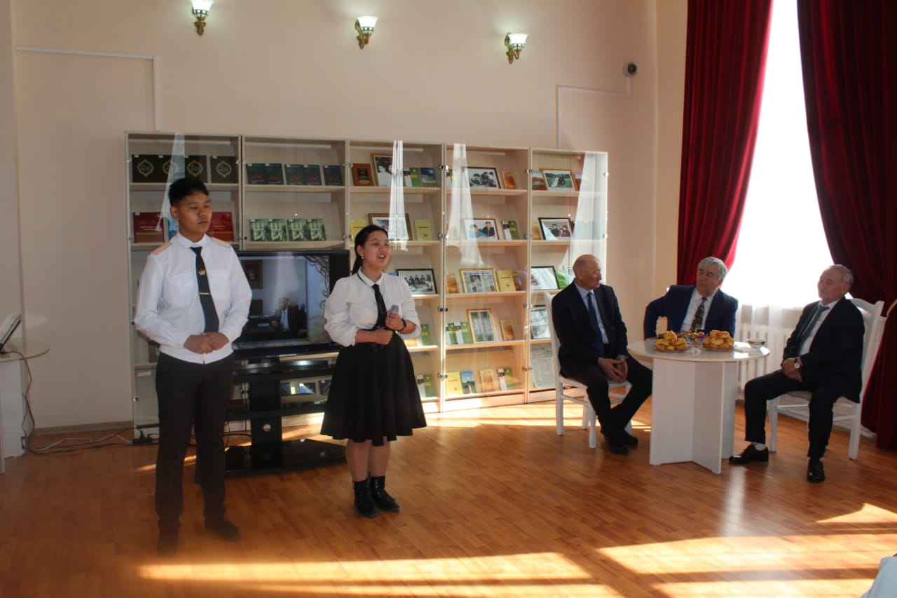 Ақын Қайырбек Асанов оқырмандармен кездесті