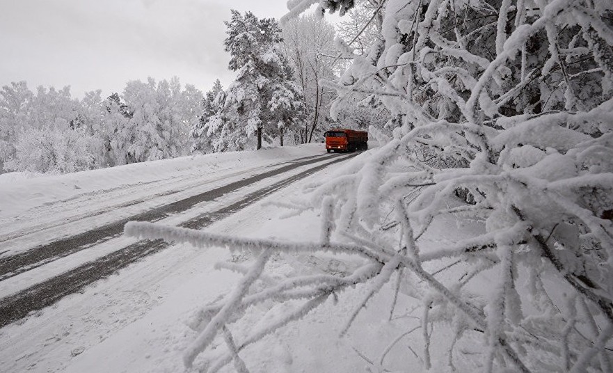 Қар құрсауында қалған жолаушылар құтқарылды
