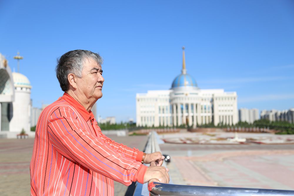 Күзгі бақтың шуағы немесе бір ағашта екі алма