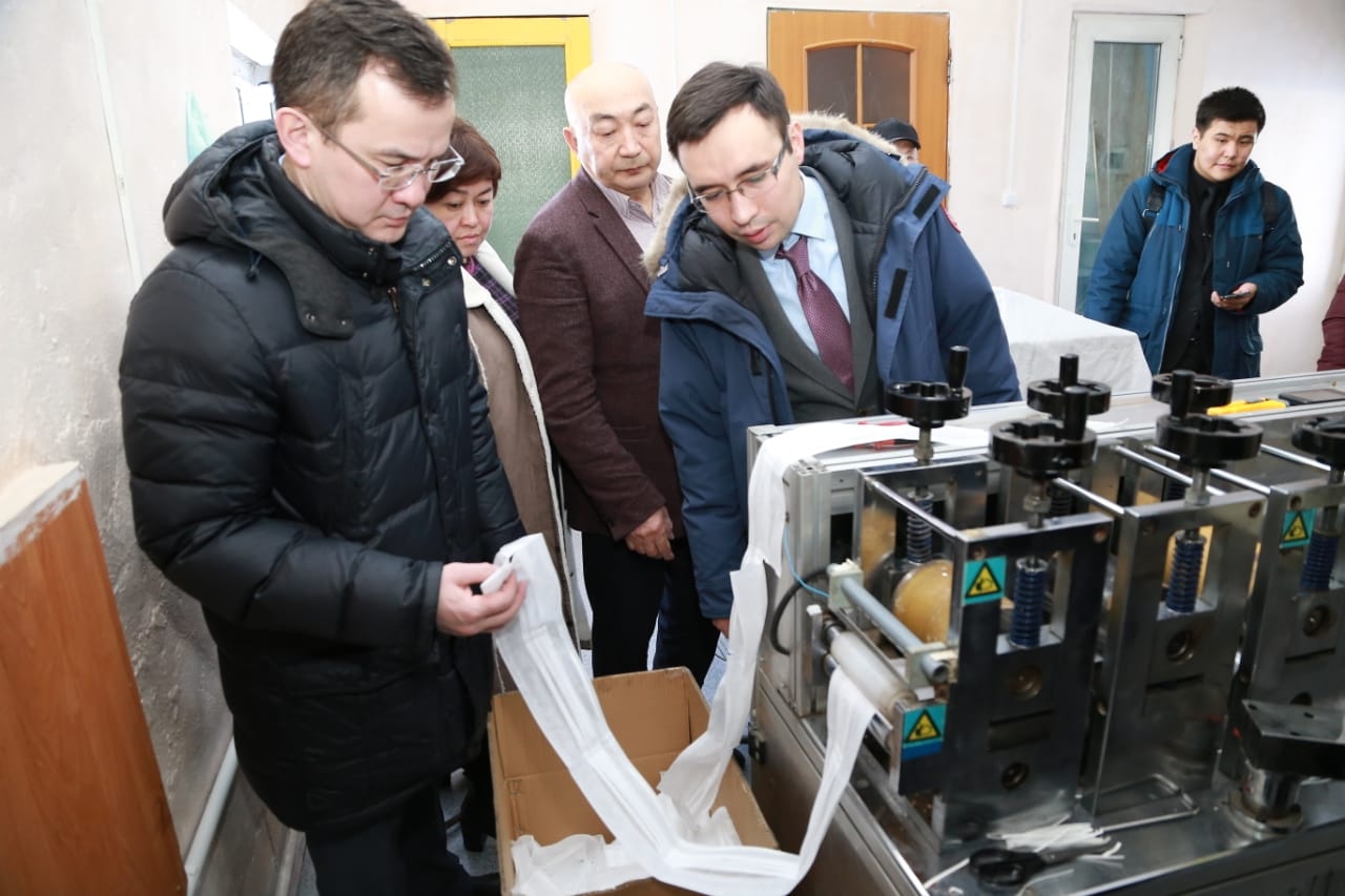 Қарағандыда медициналық маскалар шығарыла бастады