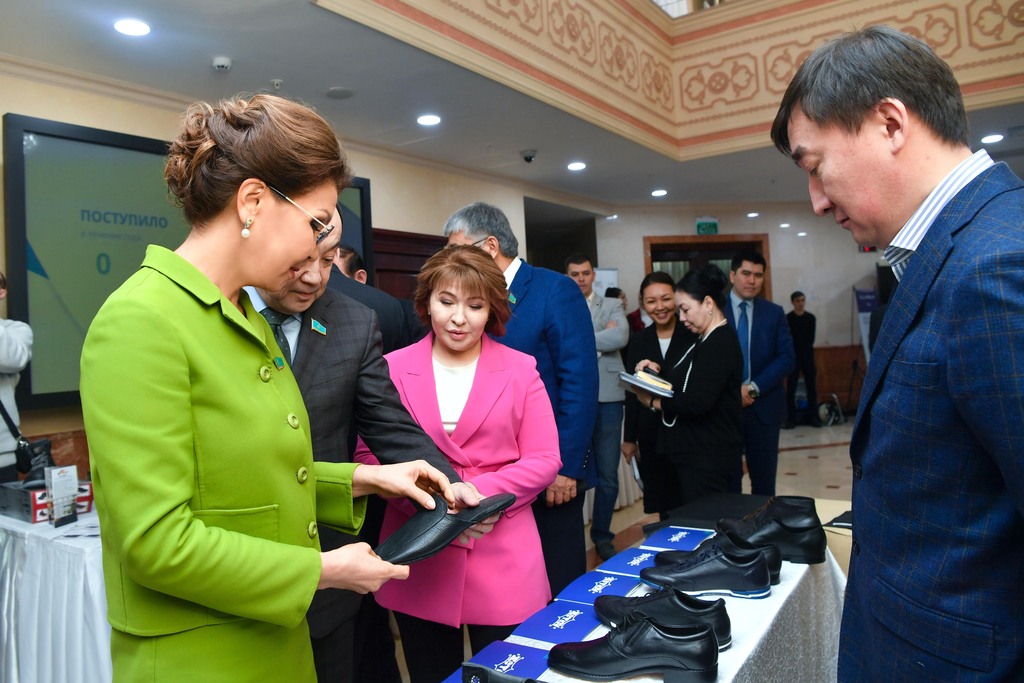 Жеңіл өнеркәсіп қайтсе дамиды?