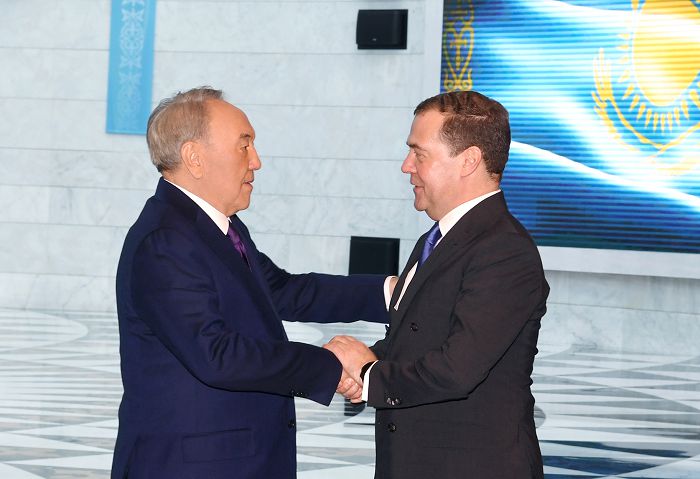 Тұңғыш Президент Дмитрий Медведевпен кездесті