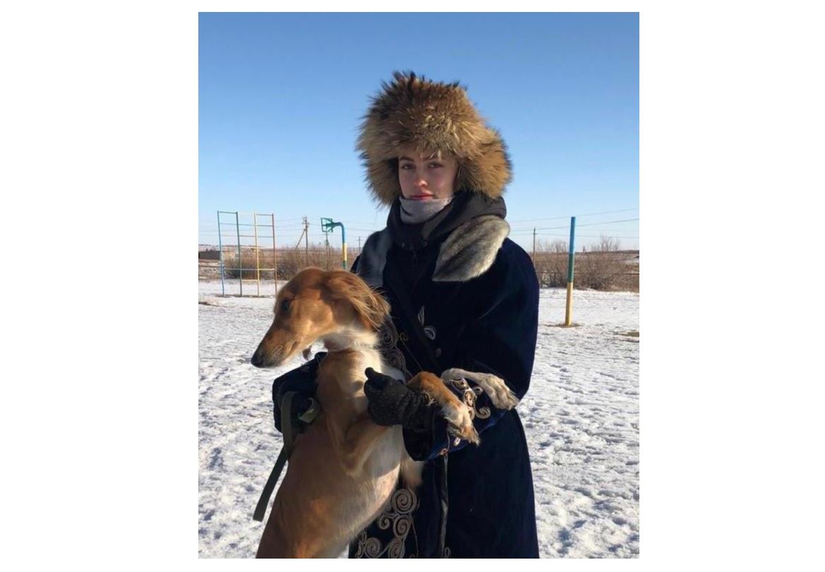 Тазы жетектеген бойжеткен Анна Захарова жайында