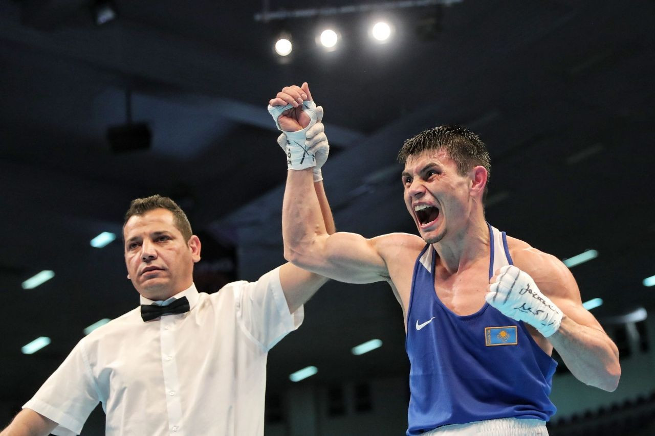 Бокс: Зәкір Сафиуллин финалда өзбек боксшысынан жеңілді