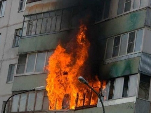 Рудныйда полицейлер мүмкіндігі шектеулі жанды өрттен аман алып қалды